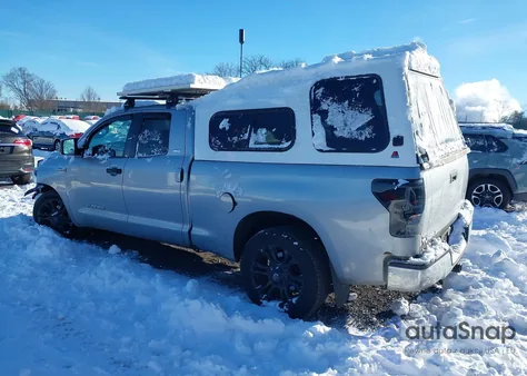 2007 Toyota Tundra Sr5 5.7L V8 z USA, uszkodzony, nr VIN 5TBBV54167S484041